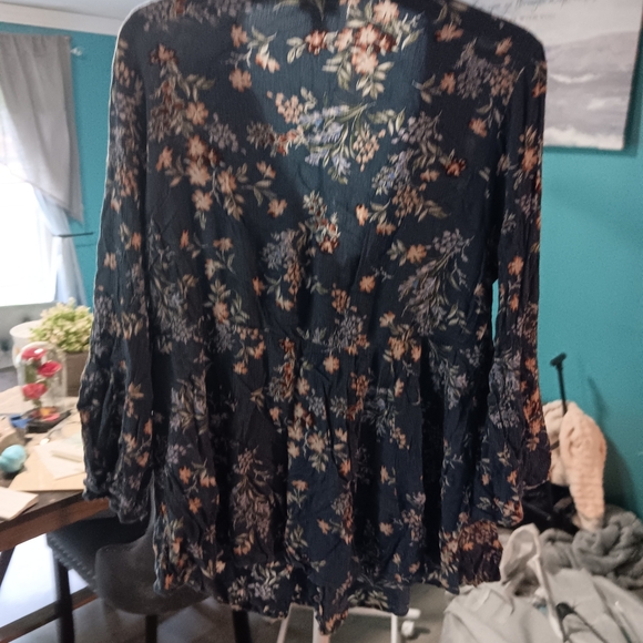 Torrid Floral Navy Blouse Size 1 - Picture 4 of 4
